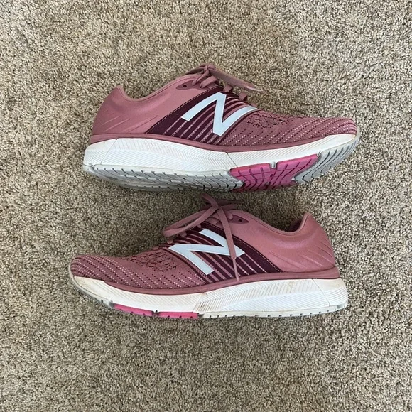 Pink New Balance Women 860v10 New Balance Shoes Lightly Used